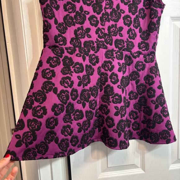 Torrid V-Neck Sleeveless Floral High Low Peplum Blouse Torrid Size 0, Purple EUC - Picture 13 of 15